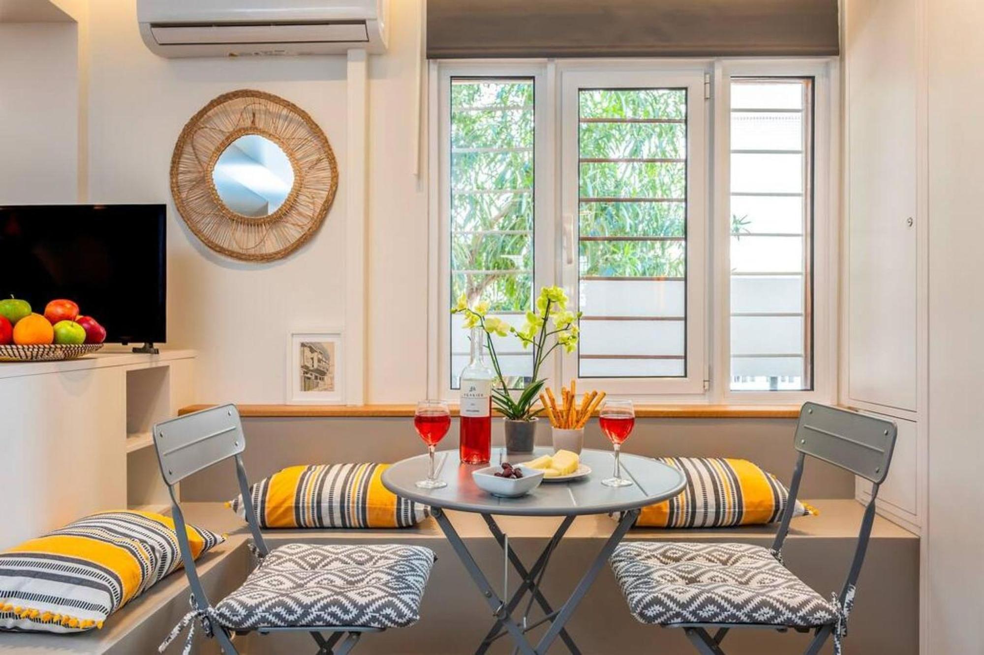 Apartamento Cozy Nest At Acropolis Footsteps Atenas Exterior foto